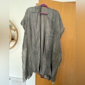 Three Bird Nest Kimono- grey.